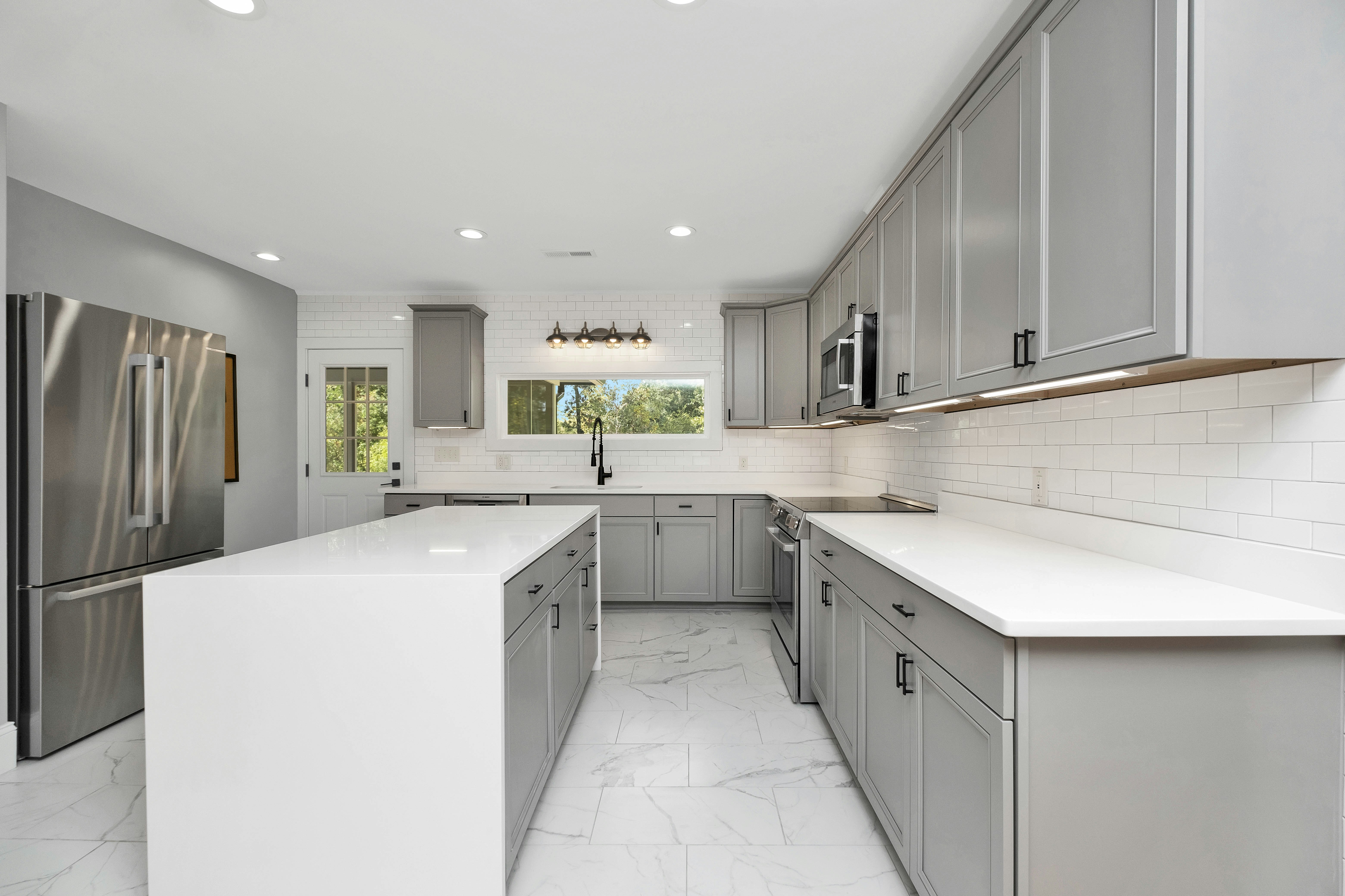 Complete kitchen remodel by Luxcore Builders